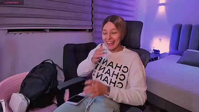 SkyThompson online show from October 25, 2025, 3:47 am