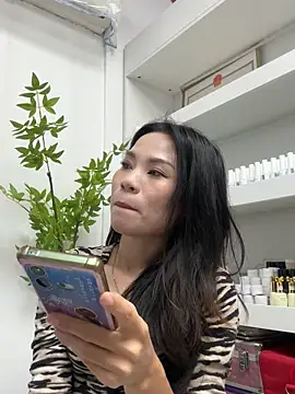 Baby-mmm online show from November 4, 2025, 1:32 pm