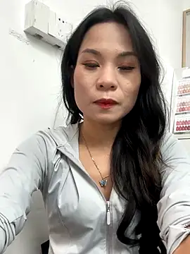 Baby-mmm online show from November 7, 2025, 5:40 am