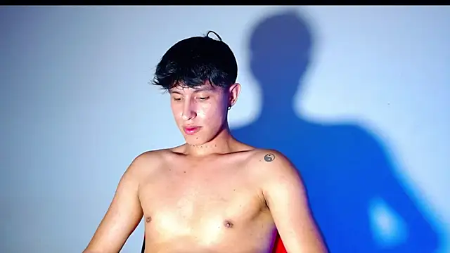 Snapshot of rowanbigboy23 chatting on December 5, 2025, 3:04 am rowanbigboy23 online show from December 5, 2025, 3:04 am