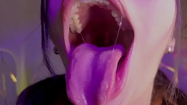 Snapshot of Hollyxx_ chatting on February 10, 2026, 11:20 pm Hollyxx online show from February 10, 2026, 11:20 pm