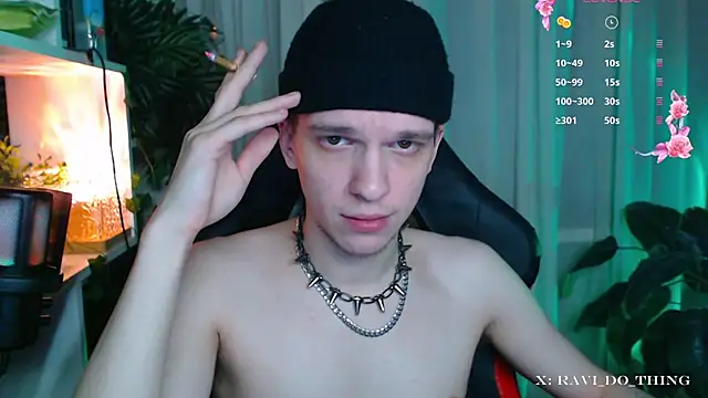 Snapshot of frozen_boy chatting on November 14, 2025, 4:38 pm frozen boy online show from November 14, 2025, 4:38 pm