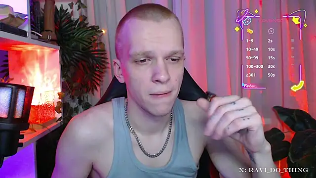 Snapshot of frozen_boy chatting on November 22, 2025, 6:07 pm frozen boy online show from November 22, 2025, 6:07 pm