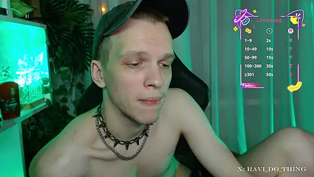 Snapshot of frozen_boy chatting on December 15, 2025, 4:55 pm frozen boy online show from December 15, 2025, 4:55 pm