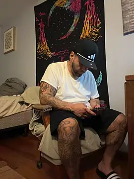 Snapshot of Lunablu13 chatting on March 10, 2026, 4:17 am Lunablu13 online show from March 10, 2026, 4:17 am