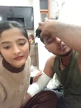 Snapshot of romantic_couple1 chatting on December 21, 2025, 12:40 am romantic couple1 online show from December 21, 2025, 12:40 am