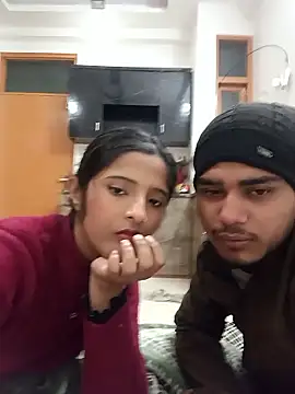 Snapshot of romantic_couple1 chatting on January 8, 2026, 1:30 am romantic couple1 online show from January 8, 2026, 1:30 am