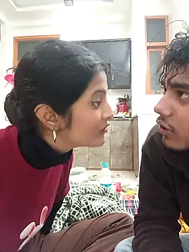 Snapshot of romantic_couple1 chatting on January 14, 2026, 1:44 am romantic couple1 online show from January 14, 2026, 1:44 am