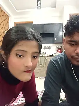 Snapshot of romantic_couple1 chatting on January 15, 2026, 1:43 am romantic couple1 online show from January 15, 2026, 1:43 am