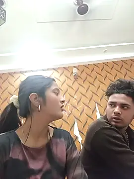 Snapshot of romantic_couple1 chatting on March 6, 2026, 1:02 am romantic couple1 online show from March 6, 2026, 1:02 am