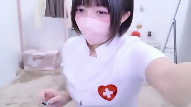 Snapshot of Hinata_Sun chatting on February 18, 2026, 12:45 pm Hinata Sun online show from February 18, 2026, 12:45 pm