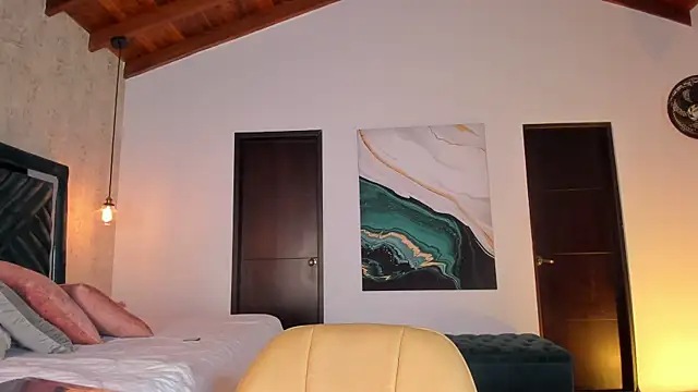 Snapshot of Sofi_Moreno chatting on October 10, 2025, 12:15 pm Sofi Moreno online show from October 10, 2025, 12:15 pm