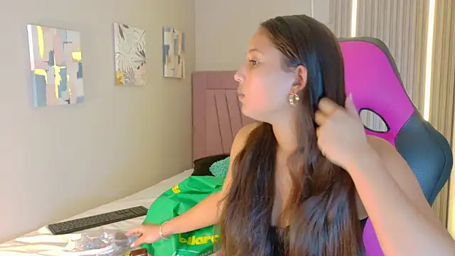 Laly Cherry  online show from November 18, 2025, 12:20 pm