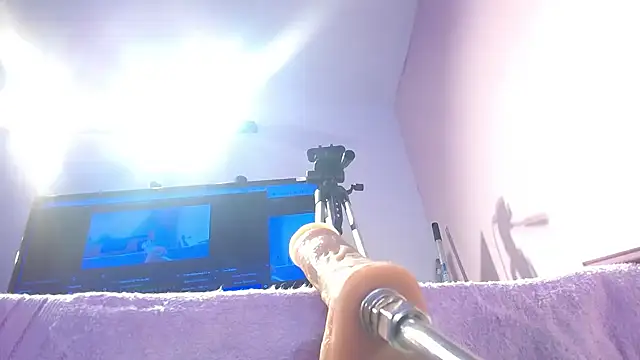 Missy Aprill online show from December 17, 2025, 12:44 pm