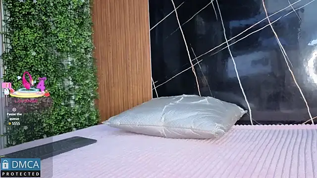 Kiara Zahiri   online show from October 17, 2025, 11:02 am