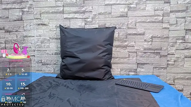 Kiara Zahiri   online show from November 19, 2025, 10:59 am