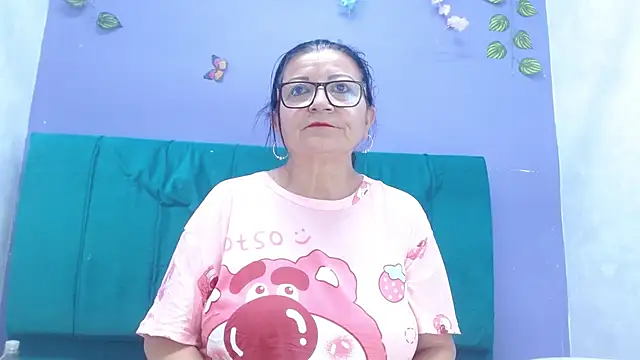 andrealopezcm101 online show from November 27, 2025, 11:12 am