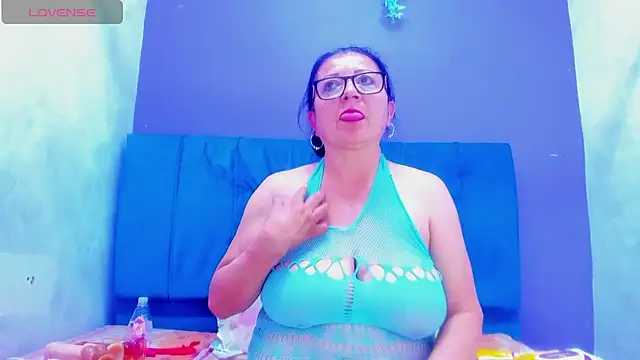 andrealopezcm101 online show from May 20, 2026, 12:06 am