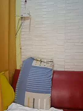 hotlyn45 online show from February 14, 2026, 2:41 am