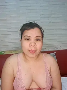 hotlyn45 online show from March 12, 2026, 4:46 pm