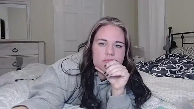Snapshot of livvylane chatting on October 10, 2025, 12:53 am livvylane online show from October 10, 2025, 12:53 am