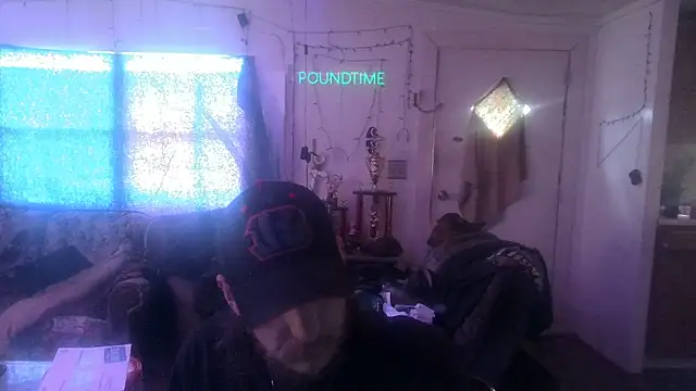 Poundtown1226 online show from January 7, 2026, 7:05 pm