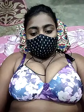 Snapshot of Schii69 chatting on December 4, 2025, 8:17 pm Schii69 online show from December 4, 2025, 8:17 pm