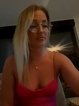 Snapshot of PinkiePlgirl chatting on September 23, 2025, 8:01 pm PinkiePlgirl online show from September 23, 2025, 8:01 pm