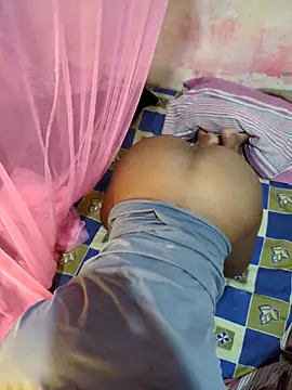 Snapshot of LarkingNewel chatting on February 19, 2026, 1:56 am LarkingNewel online show from February 19, 2026, 1:56 am