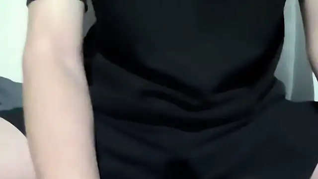 Snapshot of lim111 chatting on November 4, 2025, 8:57 am lim111 online show from November 4, 2025, 8:57 am