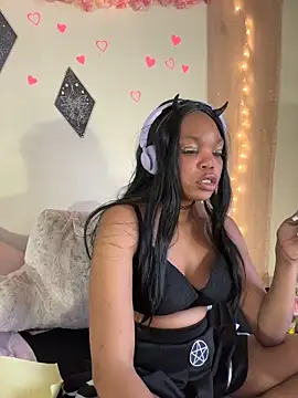 Snapshot of LunaNova999 chatting on November 24, 2025, 7:35 pm LunaNova999 online show from November 24, 2025, 7:35 pm