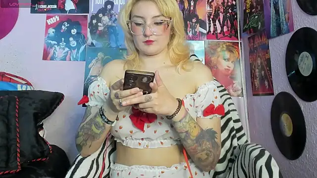 Avril Maria online show from September 15, 2025, 6:08 pm