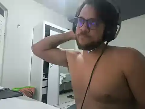 Snapshot of Miguelion2308 chatting on January 11, 2026, 3:11 am Miguelion2308 online show from January 11, 2026, 3:11 am