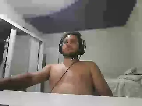 Snapshot of Miguelion2308 chatting on February 10, 2026, 1:32 am Miguelion2308 online show from February 10, 2026, 1:32 am