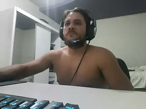 Snapshot of Miguelion2308 chatting on February 21, 2026, 3:40 am Miguelion2308 online show from February 21, 2026, 3:40 am