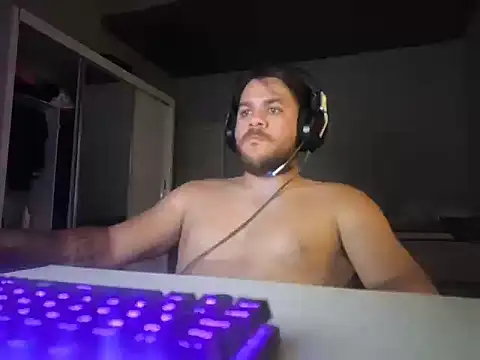 Snapshot of Miguelion2308 chatting on February 24, 2026, 12:19 am Miguelion2308 online show from February 24, 2026, 12:19 am