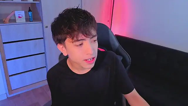 Snapshot of onlinenico chatting on October 3, 2025, 8:06 pm onlinenico online show from October 3, 2025, 8:06 pm