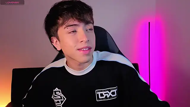 Snapshot of onlinenico chatting on December 1, 2025, 8:03 pm onlinenico online show from December 1, 2025, 8:03 pm