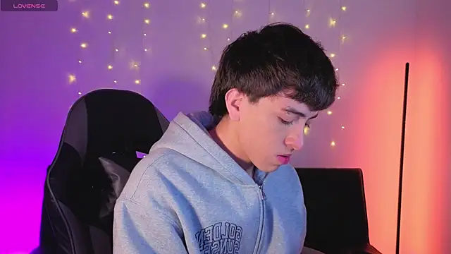 Snapshot of onlinenico chatting on December 5, 2025, 8:05 pm onlinenico online show from December 5, 2025, 8:05 pm