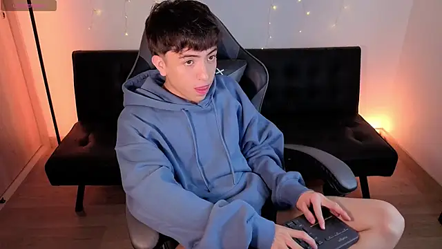 Snapshot of onlinenico chatting on January 6, 2026, 8:12 pm onlinenico online show from January 6, 2026, 8:12 pm