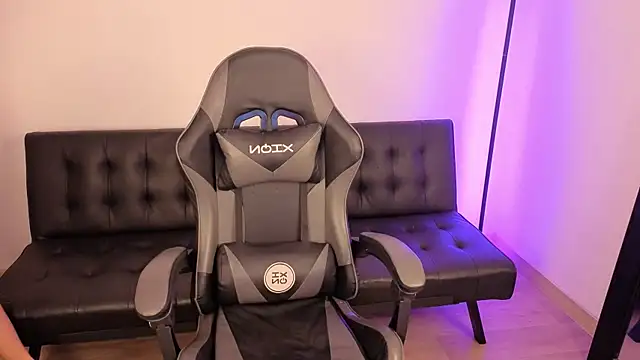 Snapshot of onlinenico chatting on February 2, 2026, 8:07 pm onlinenico online show from February 2, 2026, 8:07 pm