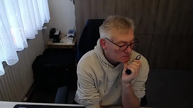 Snapshot of randyandy67 chatting on November 18, 2025, 8:19 am randyandy67 online show from November 18, 2025, 8:19 am