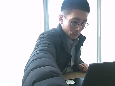 miniyellower online show from November 26, 2025, 5:52 am