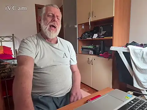 Snapshot of Pigna16PSRN chatting on February 10, 2026, 3:05 pm Pigna16PSRN online show from February 10, 2026, 3:05 pm