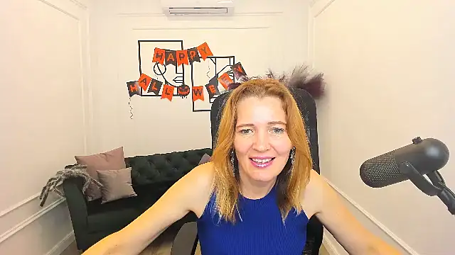 Snapshot of NikaStraitlive chatting on October 19, 2025, 11:55 am NikaStraitlive online show from October 19, 2025, 11:55 am