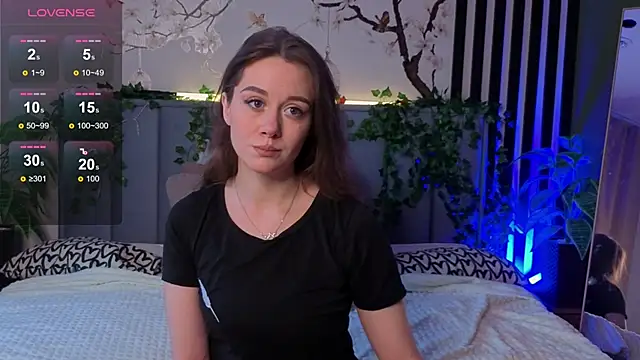 Snapshot of SkyHelen chatting on November 13, 2025, 4:33 am SkyHelen online show from November 13, 2025, 4:33 am