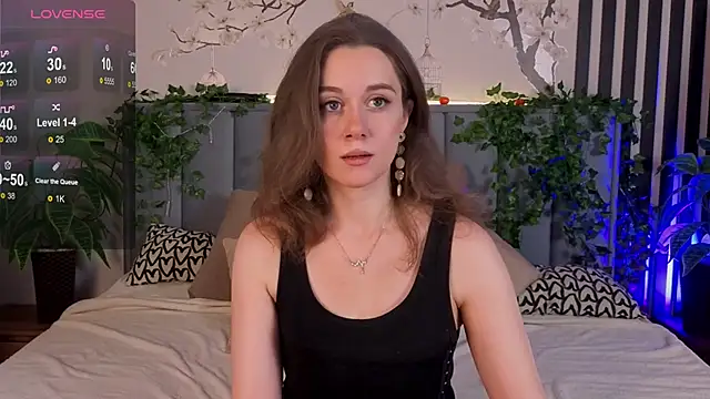 Snapshot of SkyHelen chatting on November 19, 2025, 4:12 am SkyHelen online show from November 19, 2025, 4:12 am