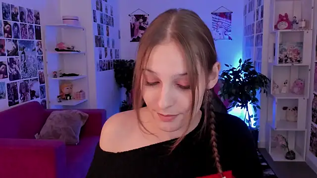 JenniferKiim online show from September 17, 2025, 11:45 am