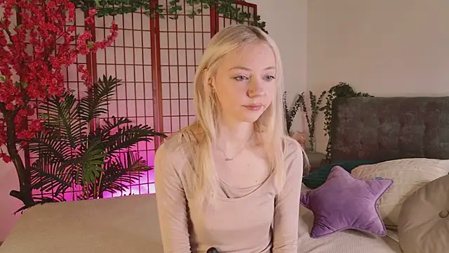 Snapshot of NyxBlonde chatting on November 16, 2025, 1:17 pm NyxBlonde online show from November 16, 2025, 1:17 pm