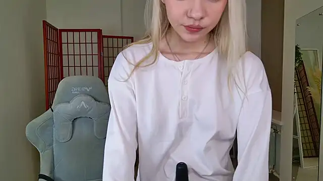 Snapshot of NyxBlonde chatting on November 26, 2025, 1:34 pm NyxBlonde online show from November 26, 2025, 1:34 pm